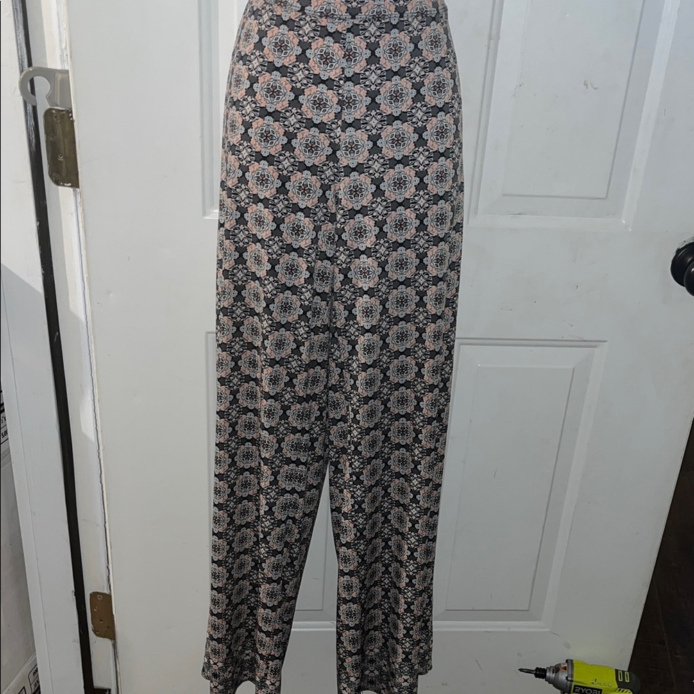 Max Edition Black, Grey, and Pink Wide Leg Pants